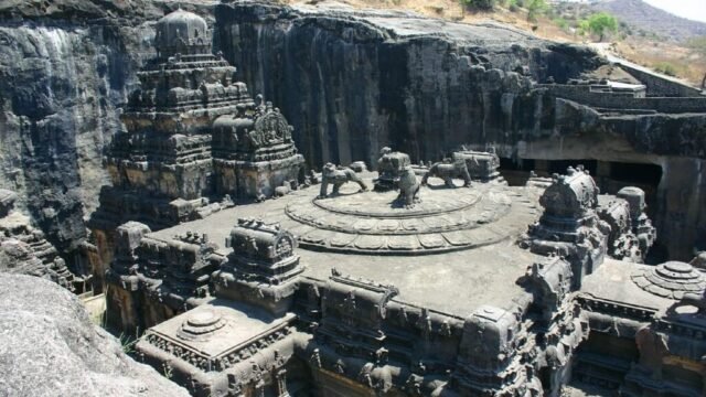 अजंता और एलोरा की गुफाएँ: इतिहास, बंद रहने के दिन और घूमने की जानकारी