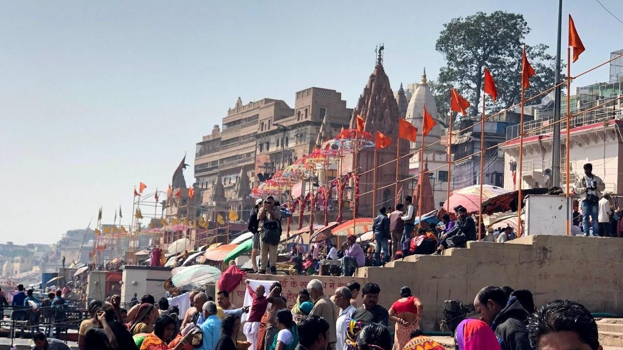 वाराणसीचे घाट: सर्वोत्तम घाट, गंगा आरती व प्रवास मार्गदर्शक
