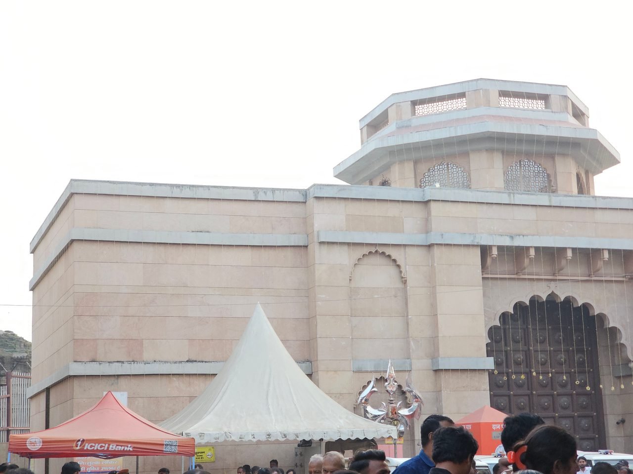 वाराणसी का काशी विश्वनाथ मंदिर और उसका स्वर्णमंडित शिखर