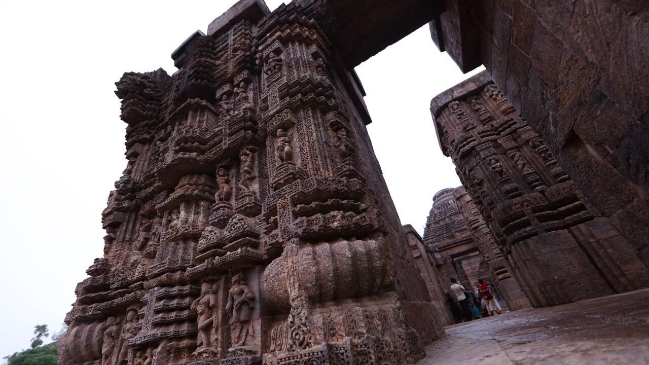Konark Sun Temple: History, 24 Wheels and How to Visit